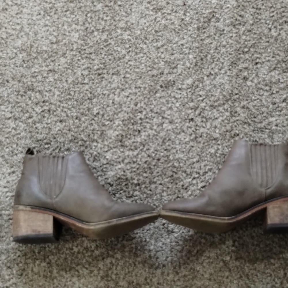 Shoes - Picture 4 of 4